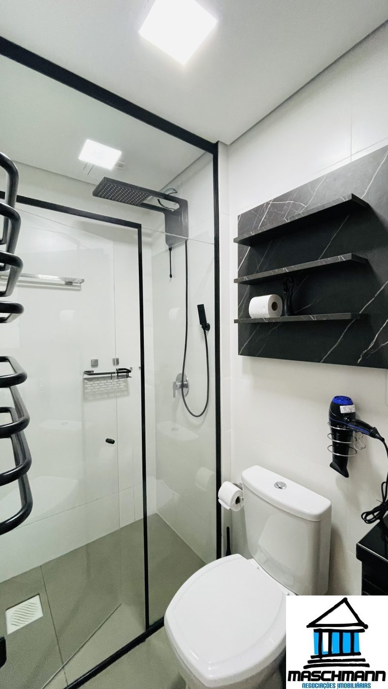 Apartamento de 1 dormitório mobiliado e com infra completa em Gramado por somente 550 mil .