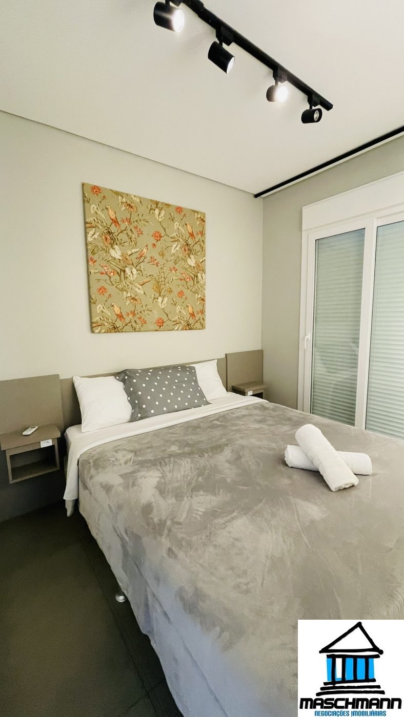 Apartamento de 1 dormitório mobiliado e com infra completa em Gramado por somente 550 mil .