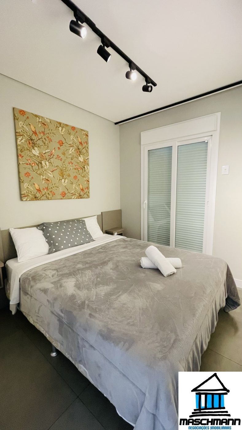 Apartamento de 1 dormitório mobiliado e com infra completa em Gramado por somente 550 mil .