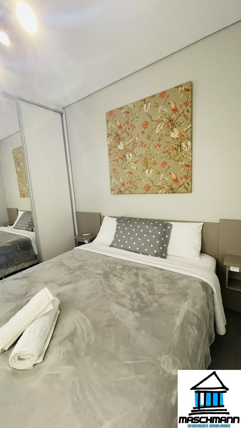 Apartamento de 1 dormitório mobiliado e com infra completa em Gramado por somente 550 mil .