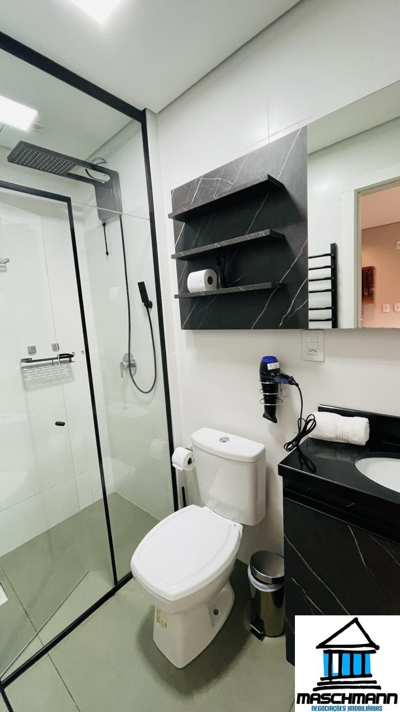Apartamento de 1 dormitório mobiliado e com infra completa em Gramado por somente 550 mil .