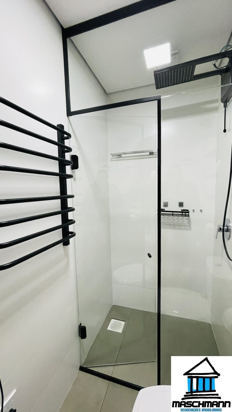 Apartamento de 1 dormitório mobiliado e com infra completa em Gramado por somente 550 mil .