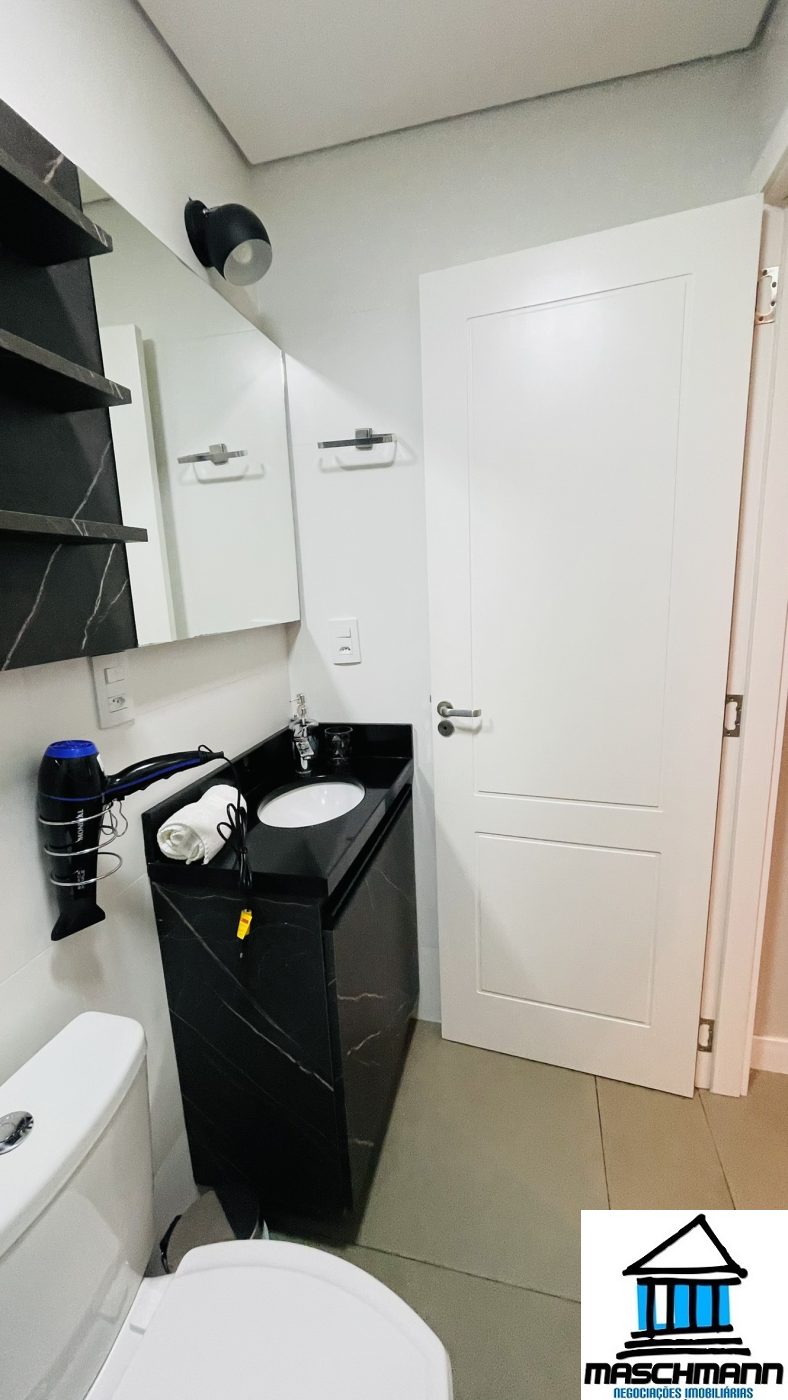 Apartamento de 1 dormitório mobiliado e com infra completa em Gramado por somente 550 mil .