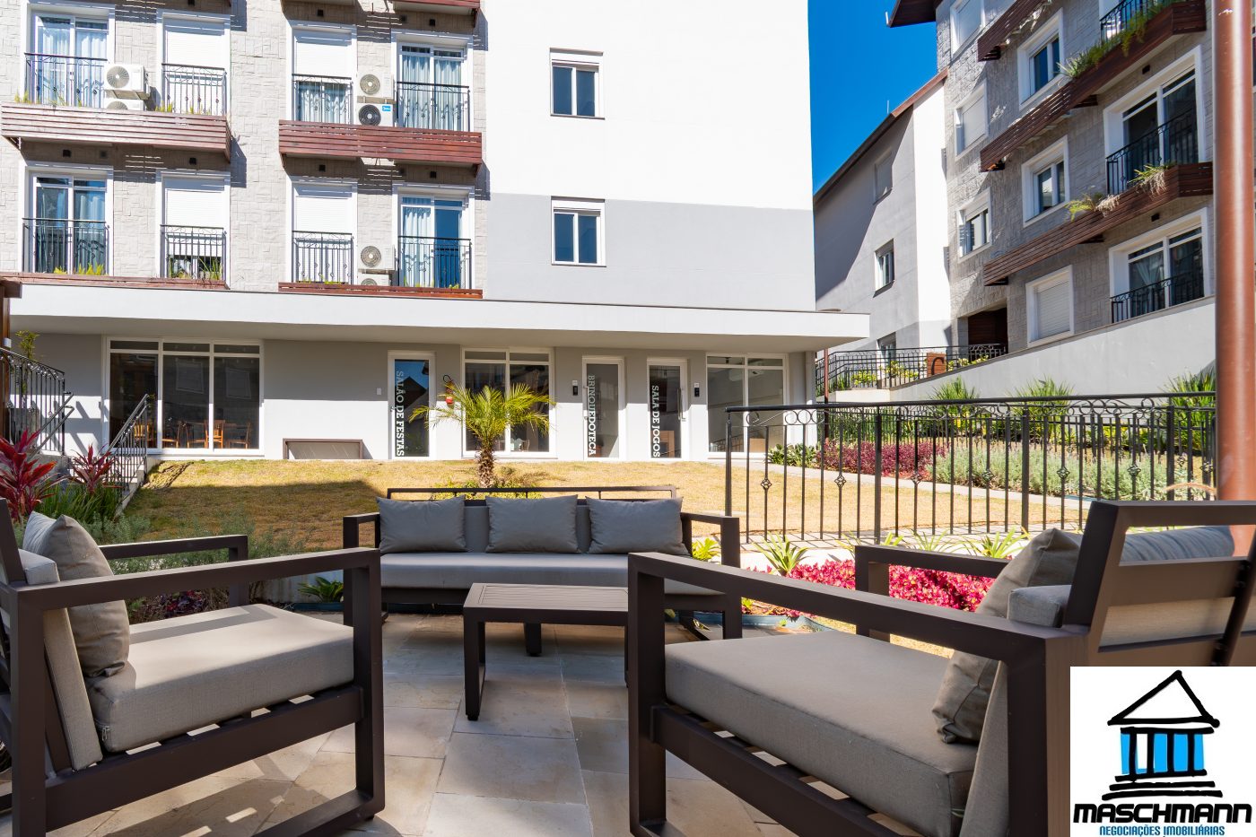 Apartamento de 1 dormitório mobiliado e com infra completa em Gramado por somente 550 mil .
