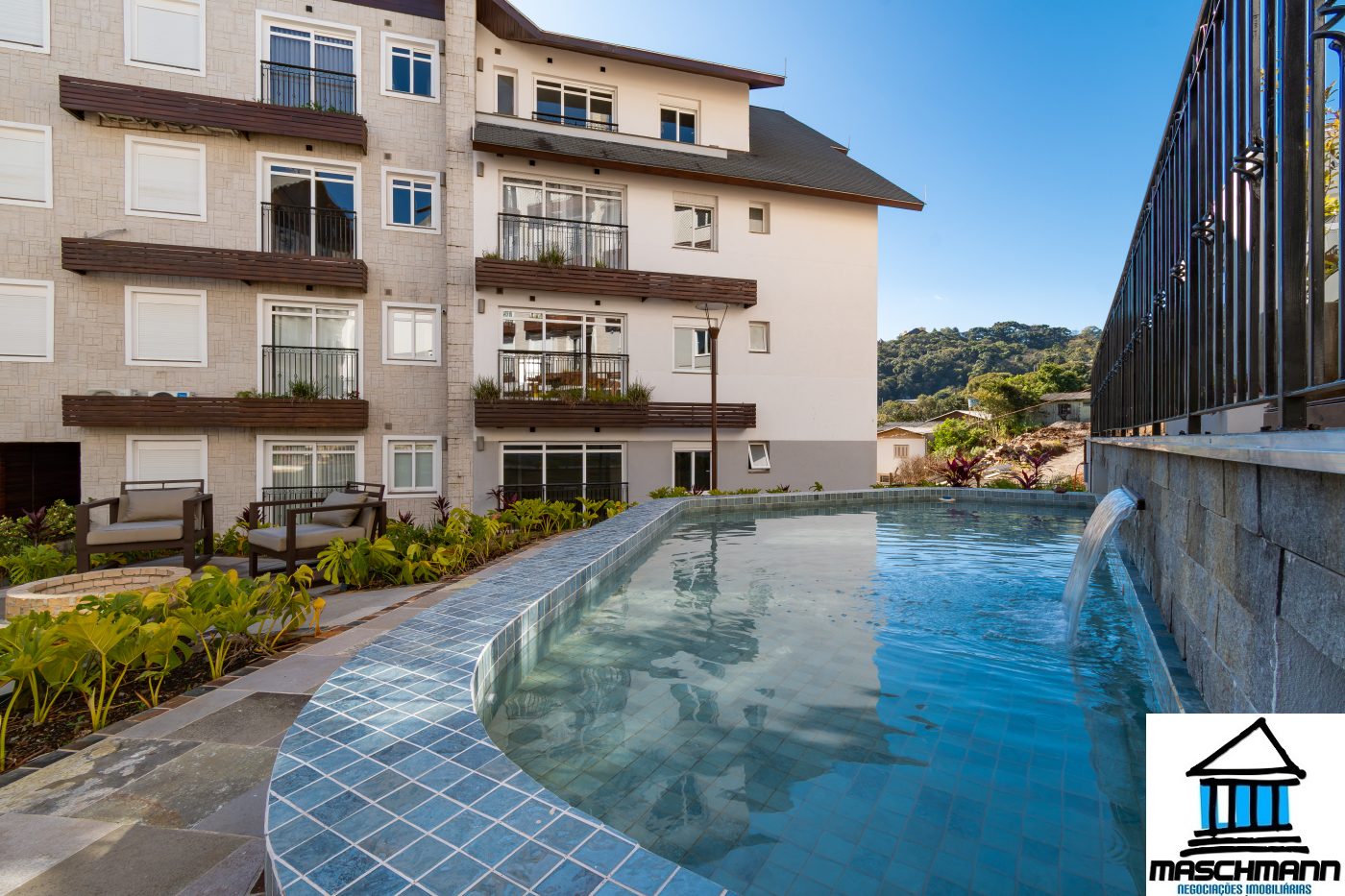 Apartamento de 1 dormitório mobiliado e com infra completa em Gramado por somente 550 mil .