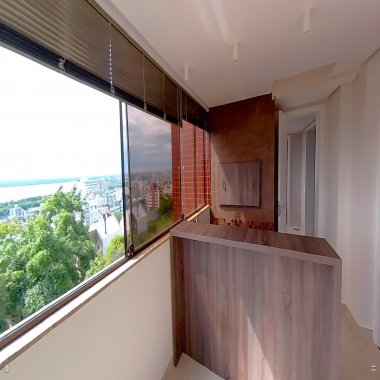 Amplo apartamento de 3 dormitórios no Bairro Menino Deus com vista para o guaíba