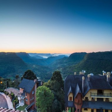 Flat, apartamento à venda mobiliado e um dos mais nobres hotéis de Gramado, RS