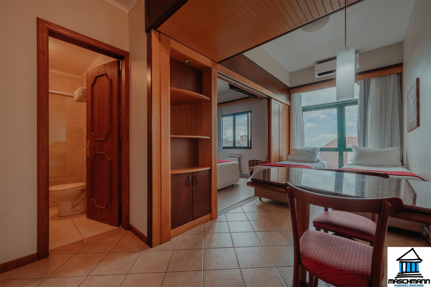 Flat, apartamento à venda mobiliado e um dos mais nobres hotéis de Gramado, RS