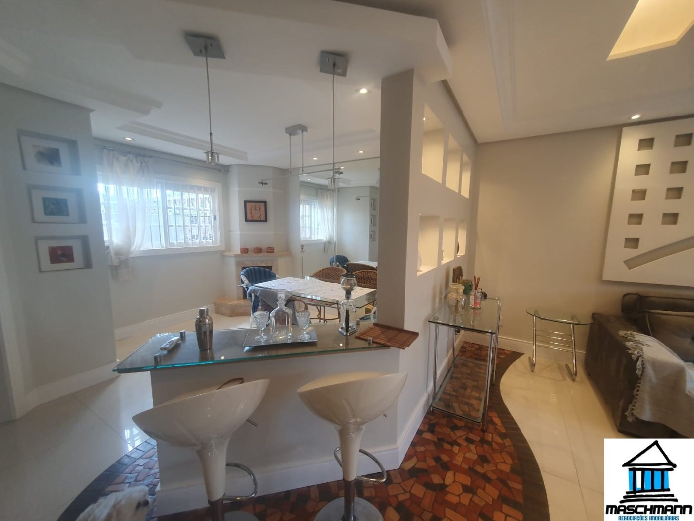 Mararvilhoso sobrado de 3 dormitórios com suíte semi mobiliado próximo ao Carrfour de Canoas
