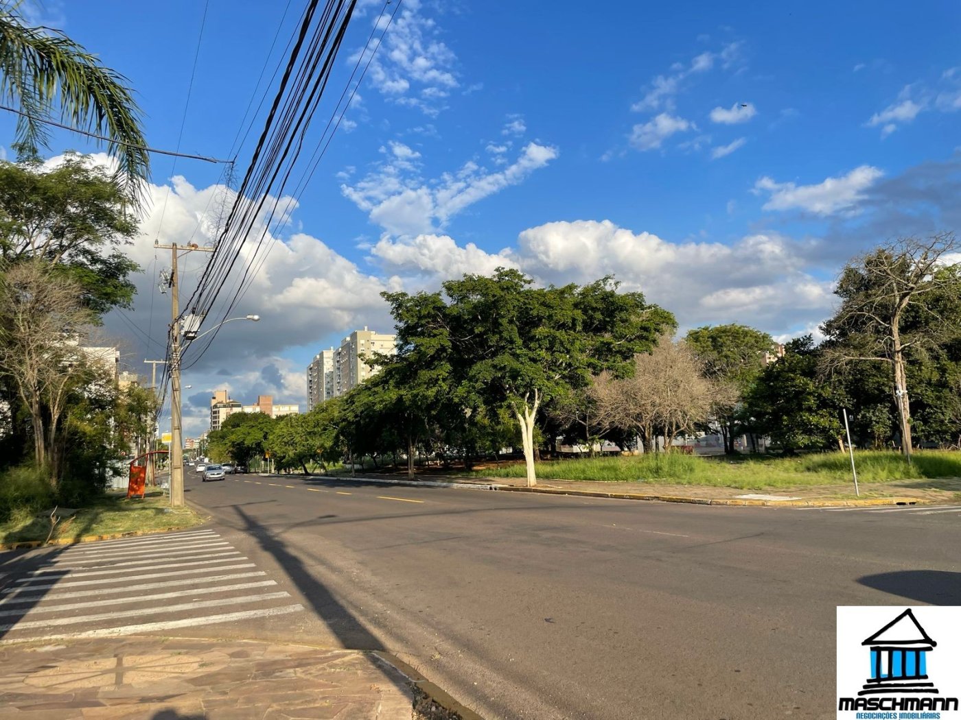 Mararvilhoso sobrado de 3 dormitórios com suíte semi mobiliado próximo ao Carrfour de Canoas