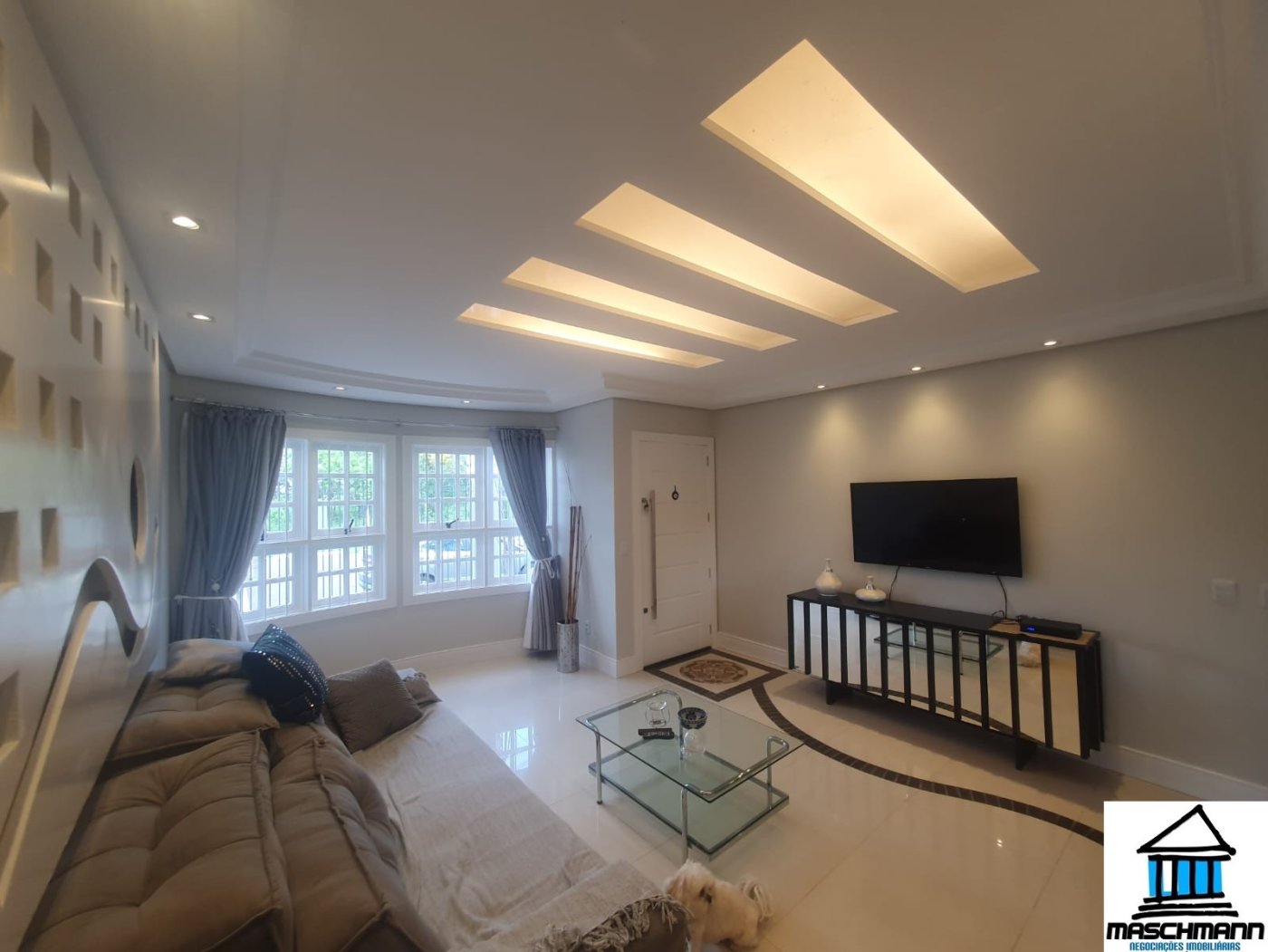 Mararvilhoso sobrado de 3 dormitórios com suíte semi mobiliado próximo ao Carrfour de Canoas