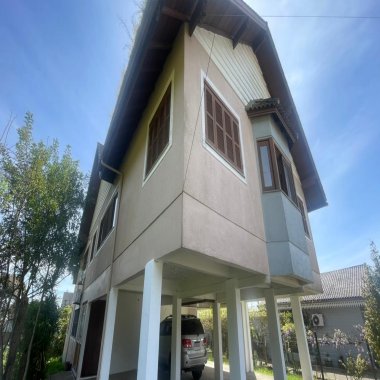 Apartamento amplo e mobiiado de 3 dormitórios com suíte à venda em Canela, RS Apartamento amplo e mobiiado de 3 dormitórios com suíte à venda em Canela, RS